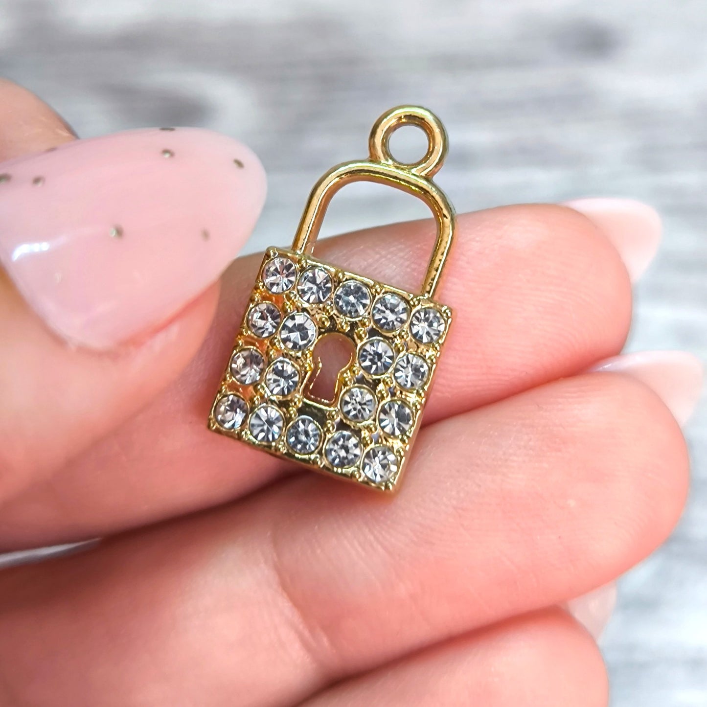CHARM LOCK OF LIGHT