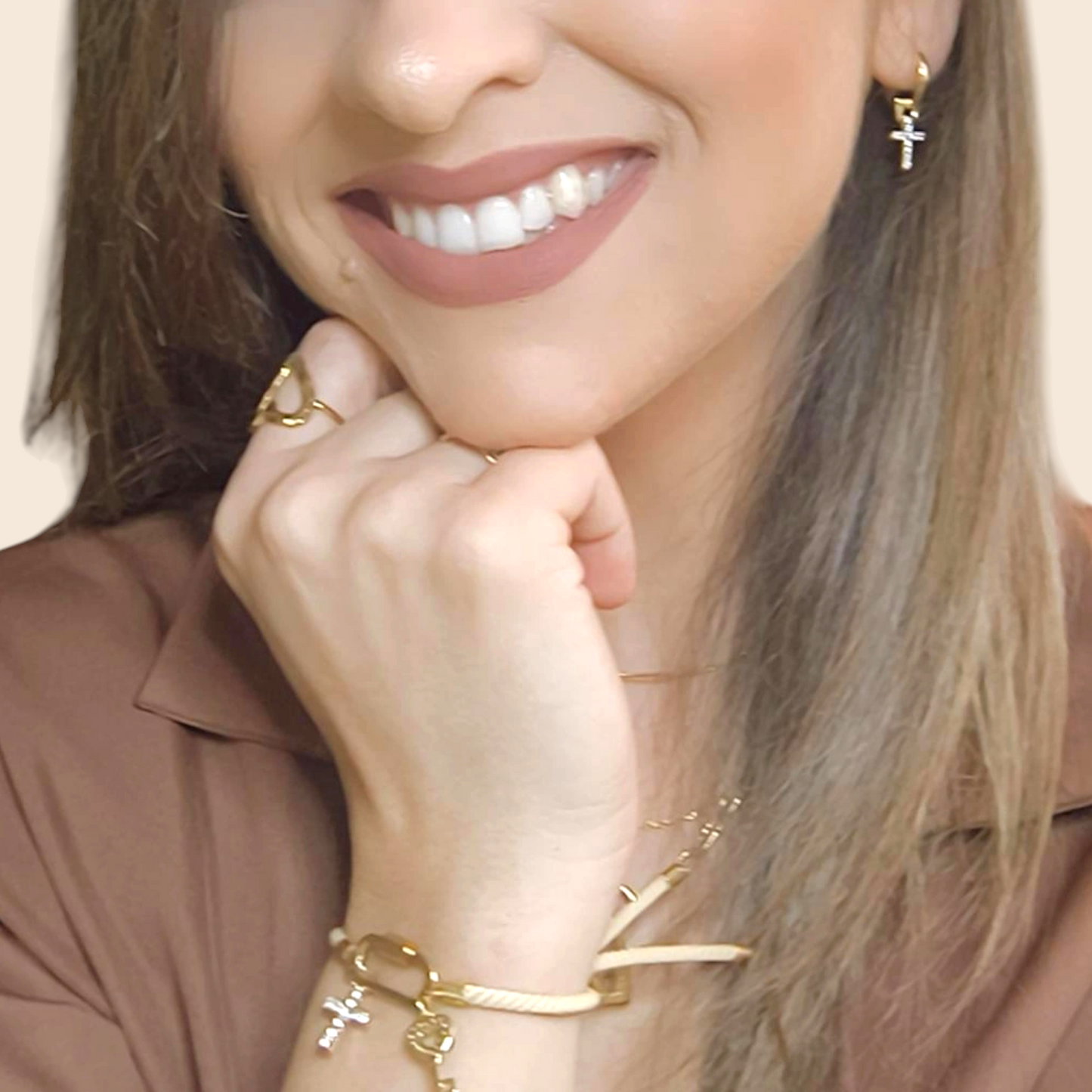 Aretes Divine Cross