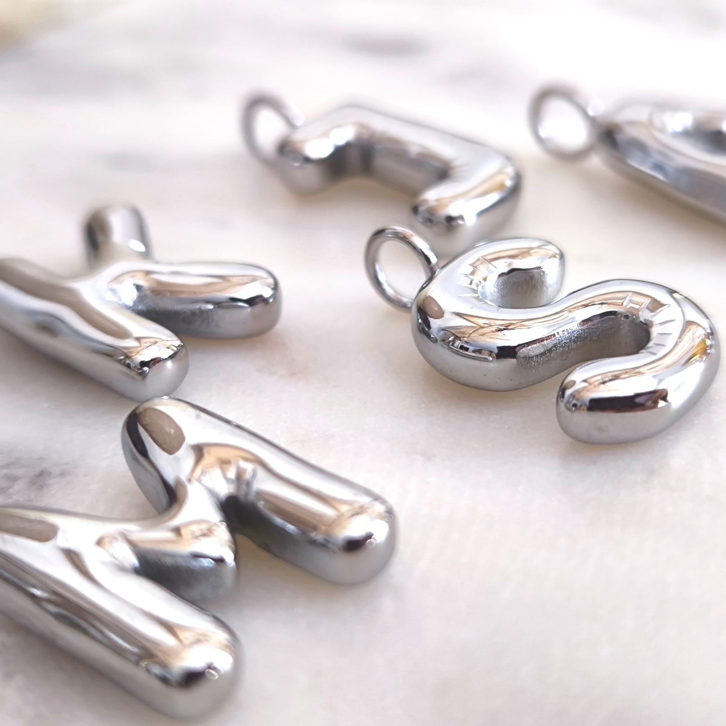 Inicial Flotante Medium Plata