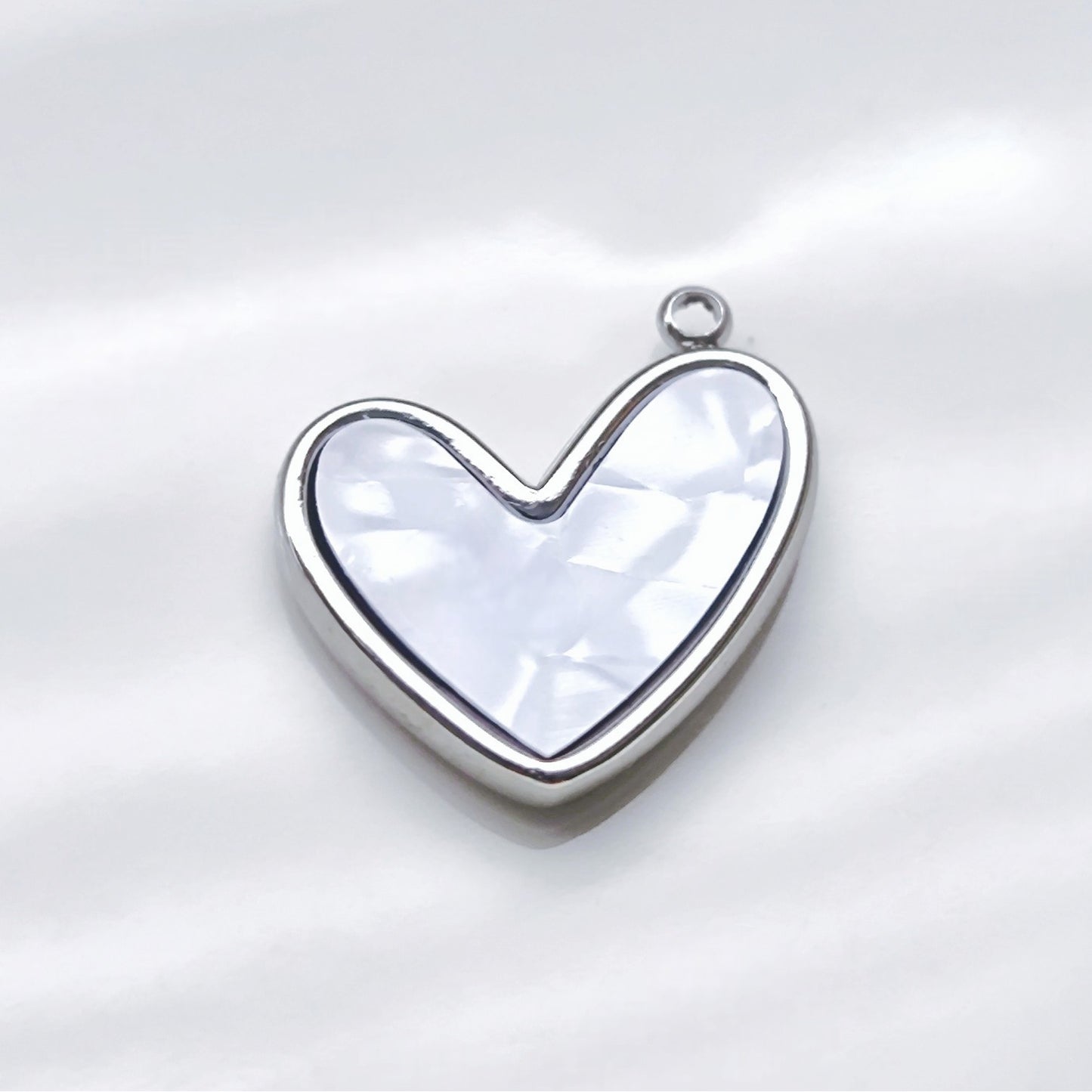 Charm corazón blanco- plata