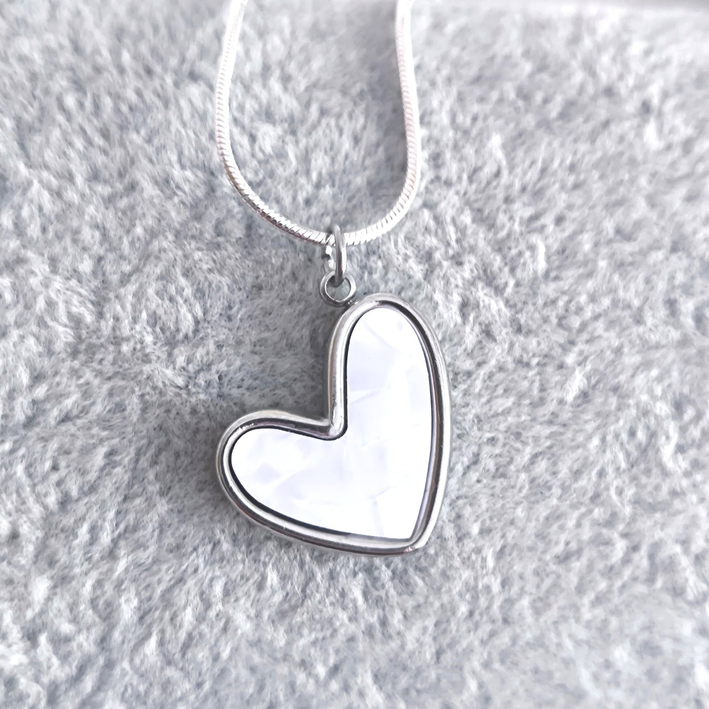 Charm corazón blanco- plata