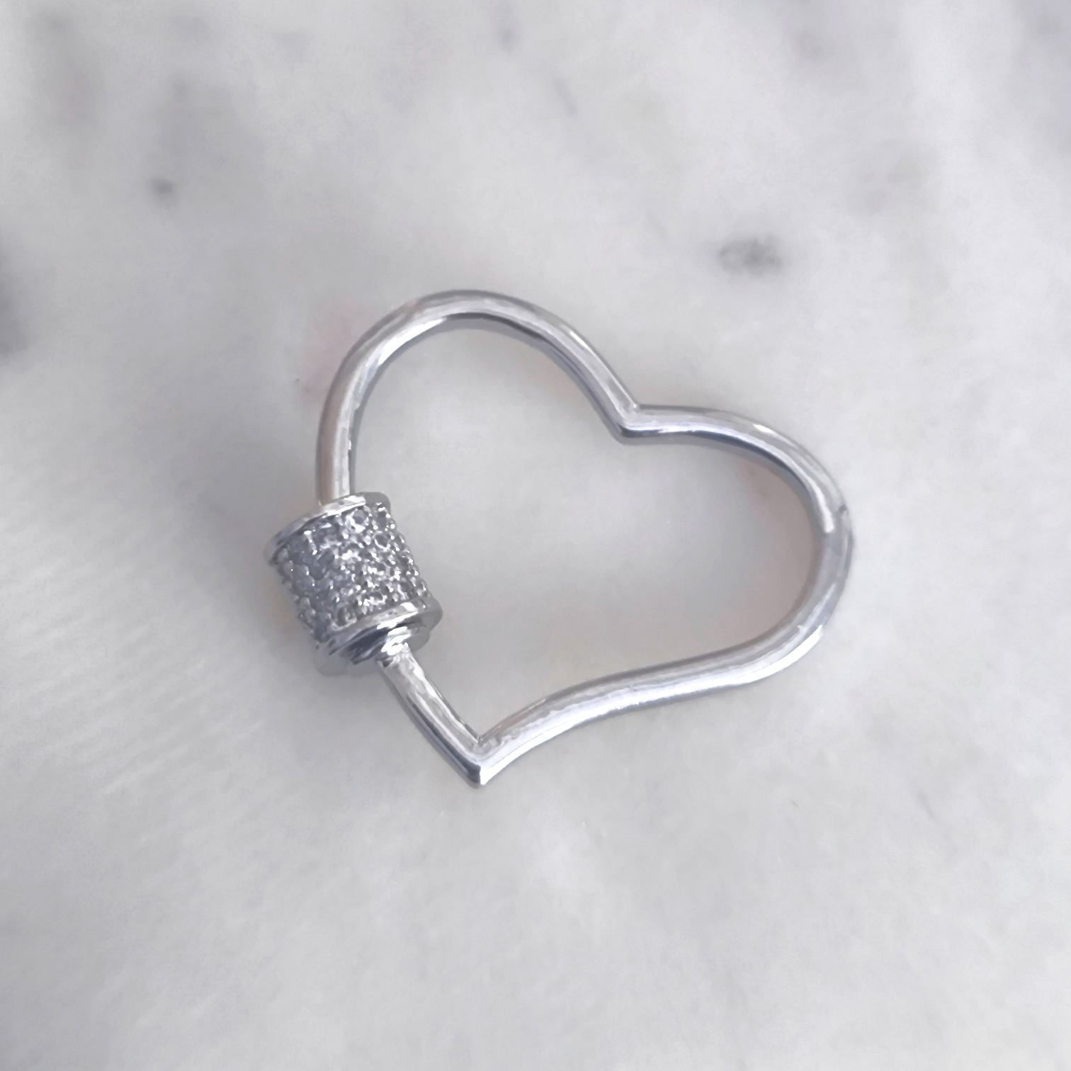 Hebilla Corazón con Cierre de Circonita
