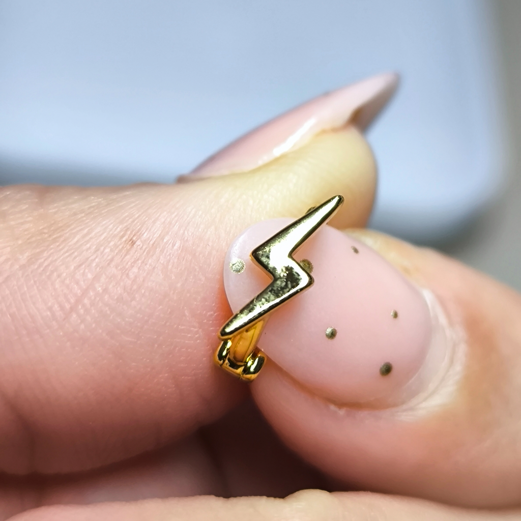 Aretes Rayo Doble Relieve · Aura DORÉE