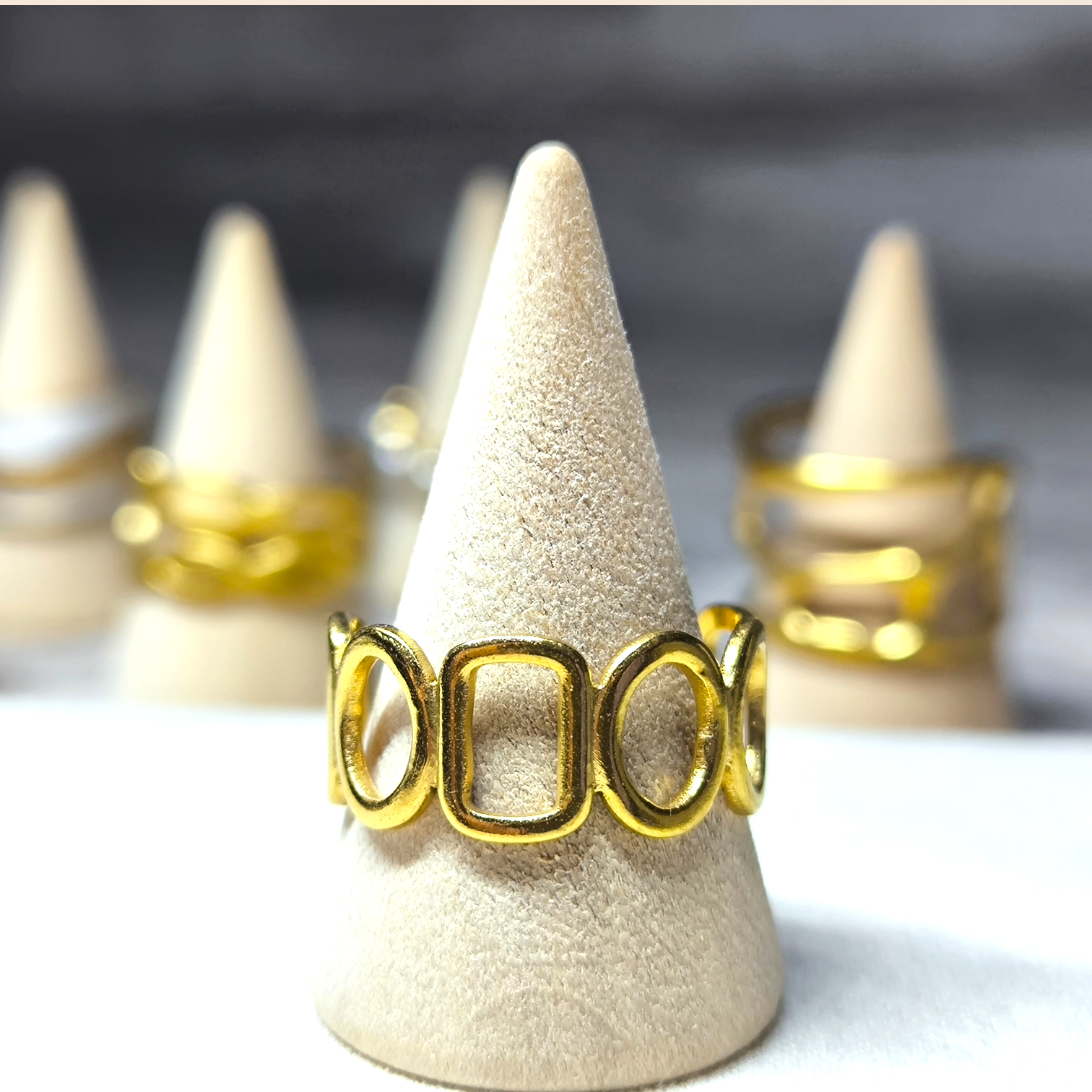 GEO TWIST — Anillo Geométrico Entrelazado