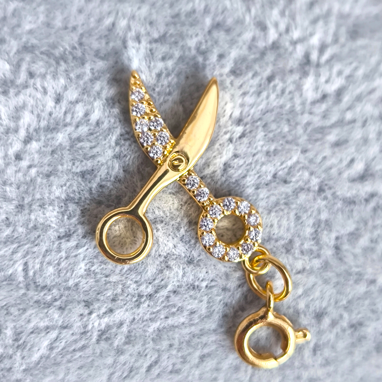 Charm Scissor Luxe