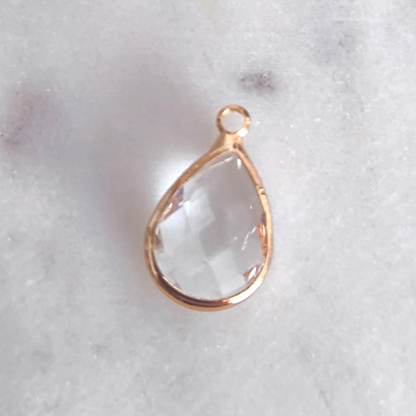 Crystal Whisper · Charm de Lágrima Transparente