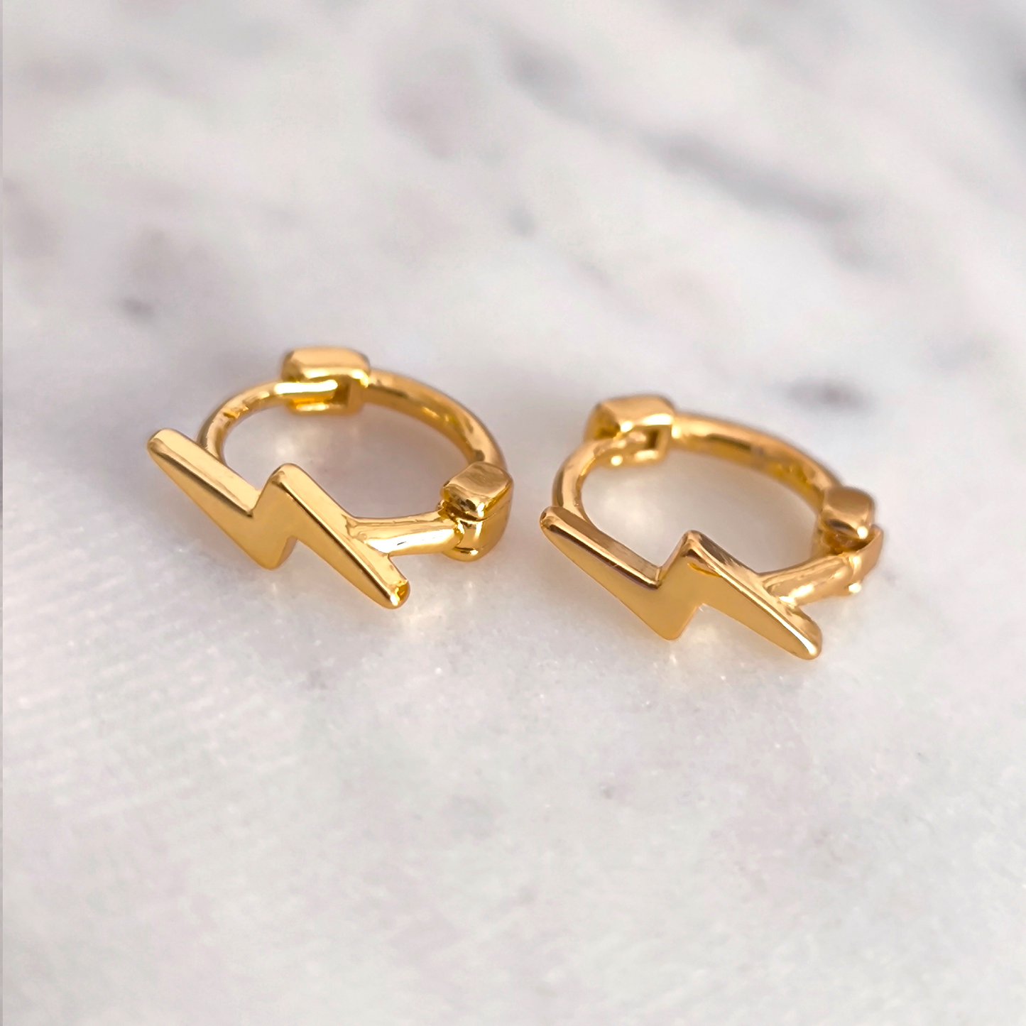 Aretes Rayo Doble Relieve