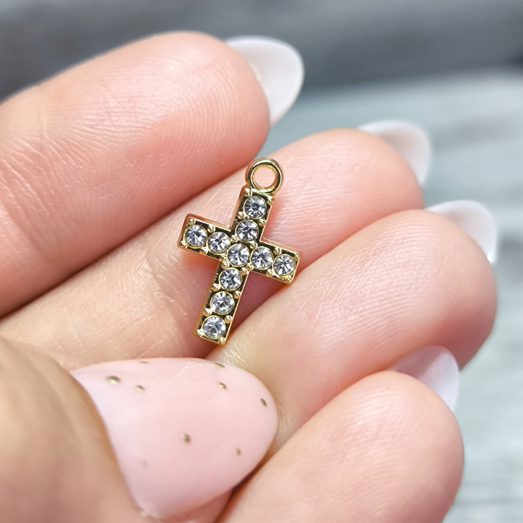 SHINY HEART – Charm Cruz con Brillantes