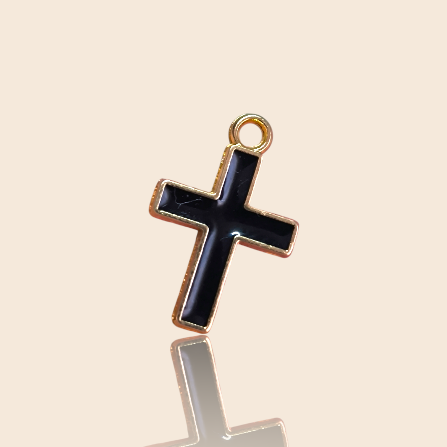 STRONG HEART – Charm Cruz Negra