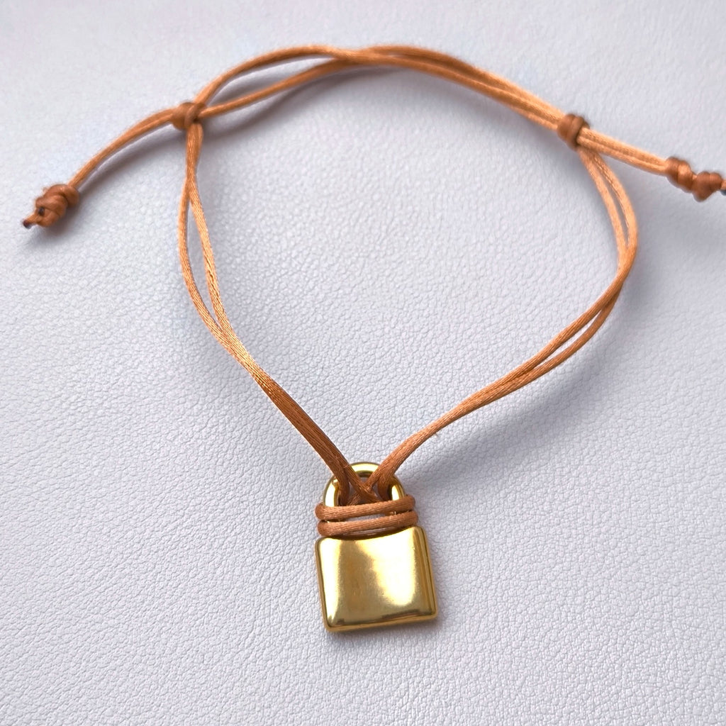 PULSERA HILO CANDADO