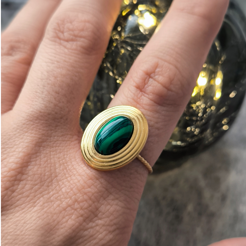 Anillo Ovalado de Doble Capa en Acero Inoxidable con Piedra Verde – Joyería Casual de Moda para Mujer