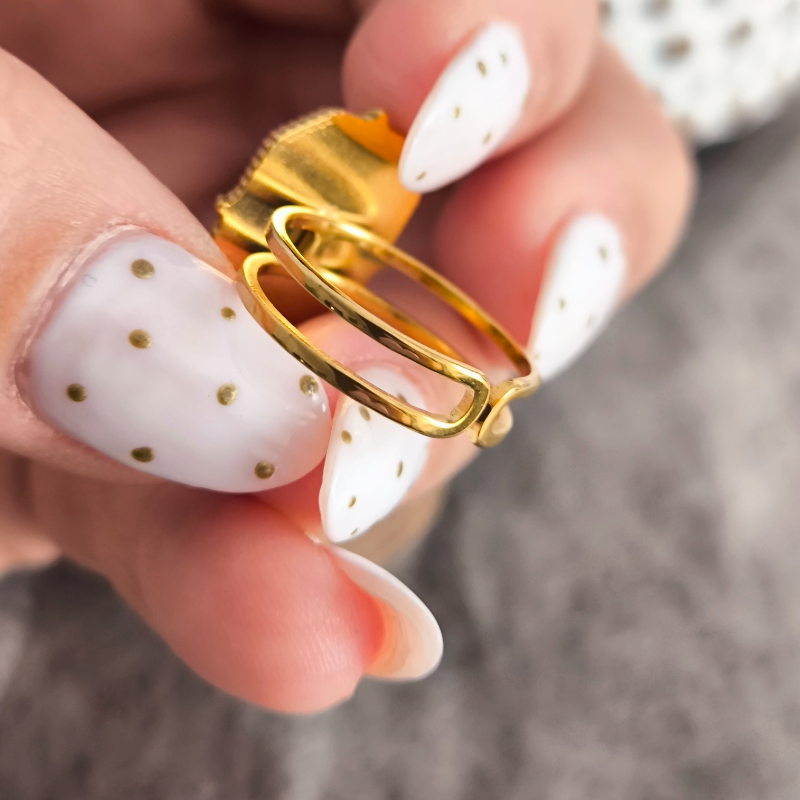 Anillo Abierto Vintage Francés en Acero de Titanio Platinado Dorado Antirrosa – Glamour Atemporal