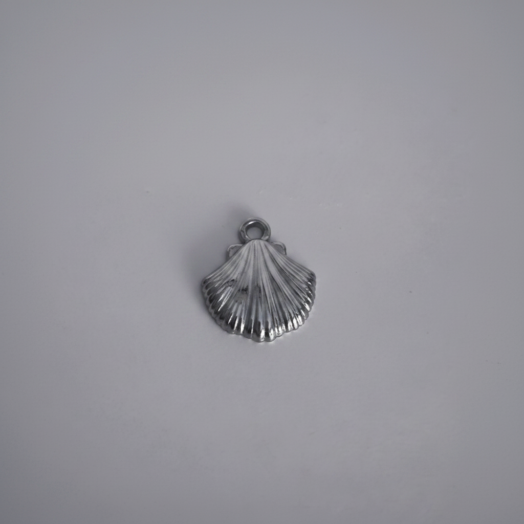 Charm concha plateada