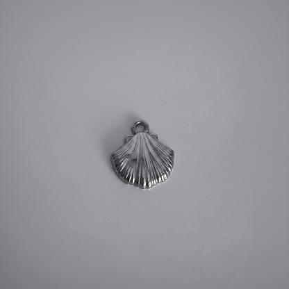 Charm concha plateada
