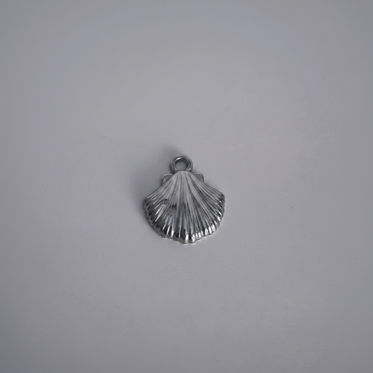 Charm concha plateada