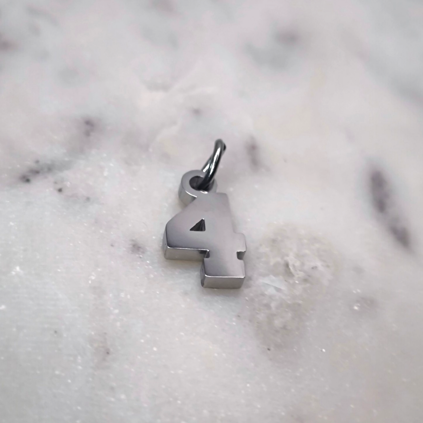 Charm número Plata
