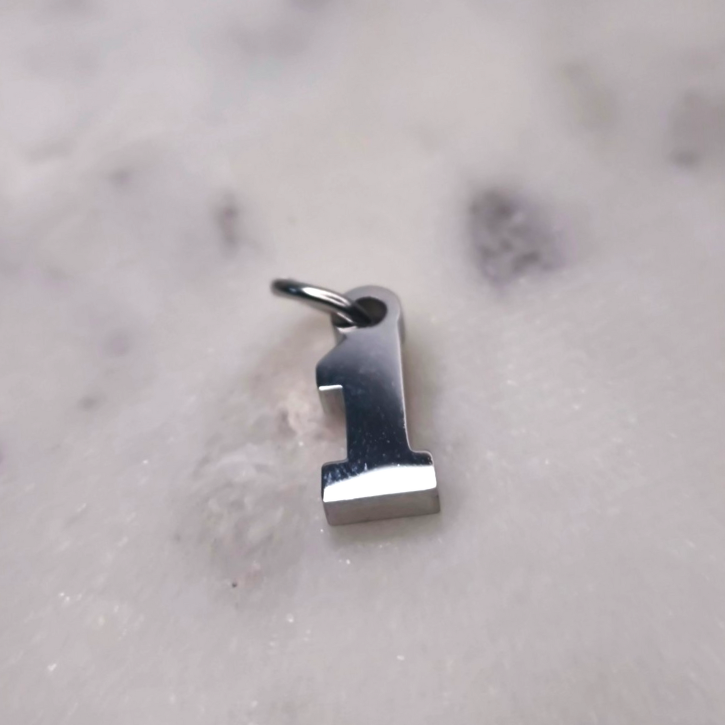 Charm número Plata