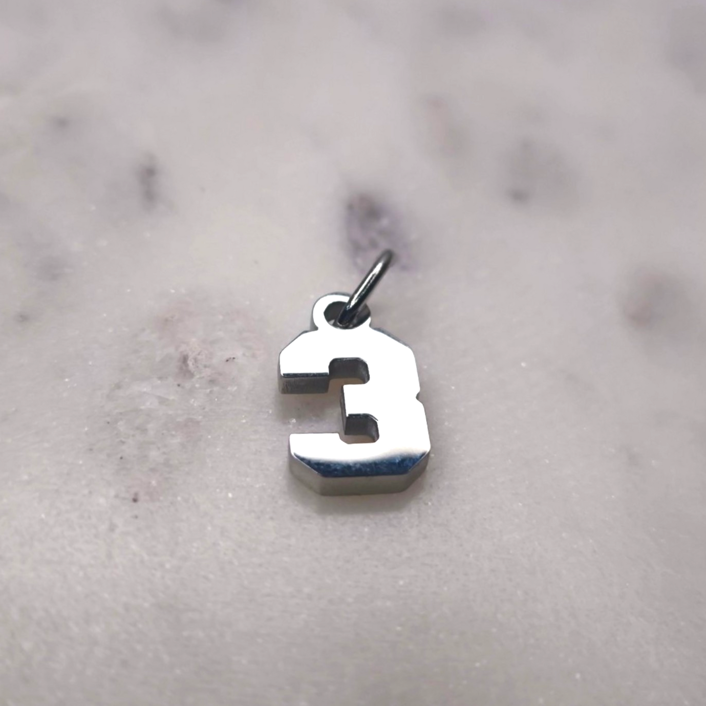 Charm número Plata