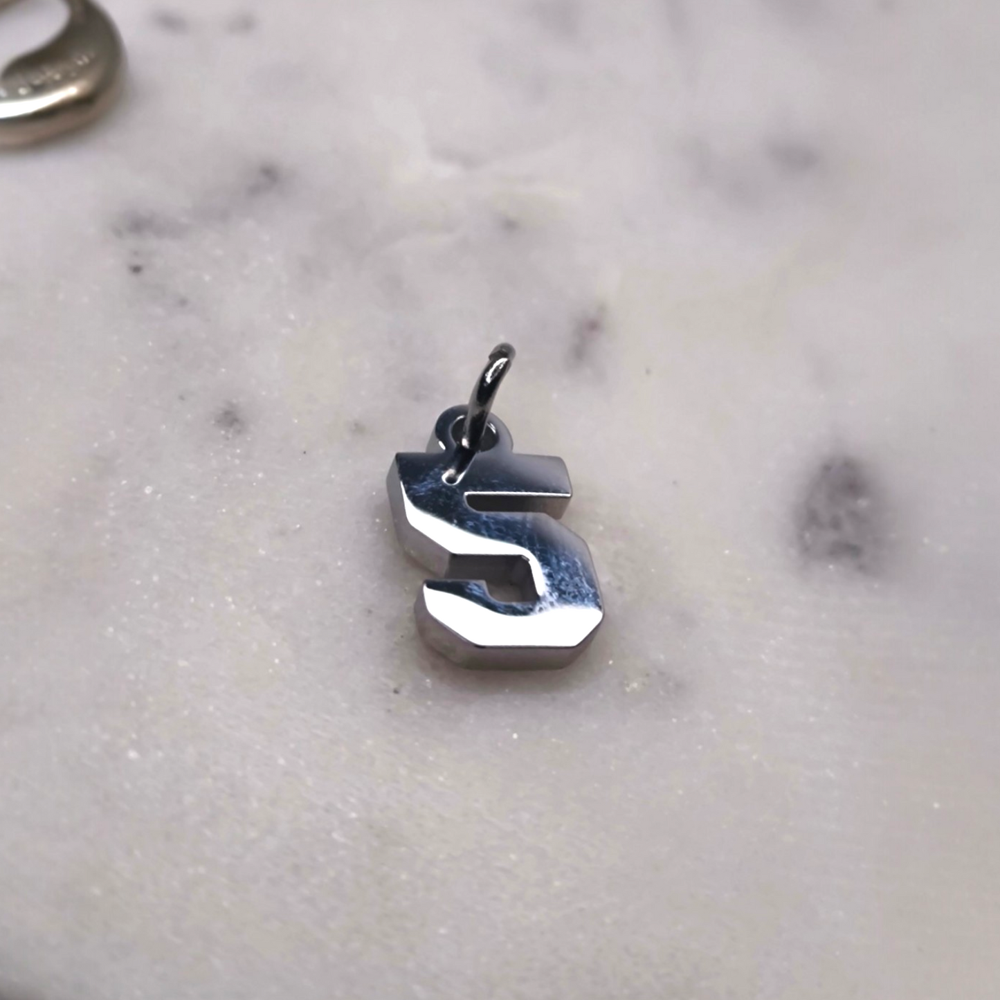 Charm número Plata